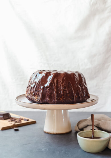 Veganer Kirsch-Gewürz-Gugelhupf