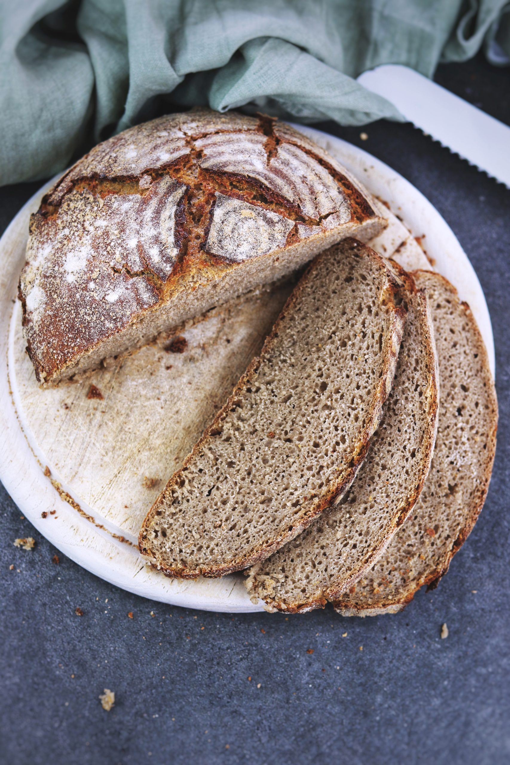 Dreikorn-Brot mit Sauerteig - of leaves &amp; lemons | Vegane Backrezepte