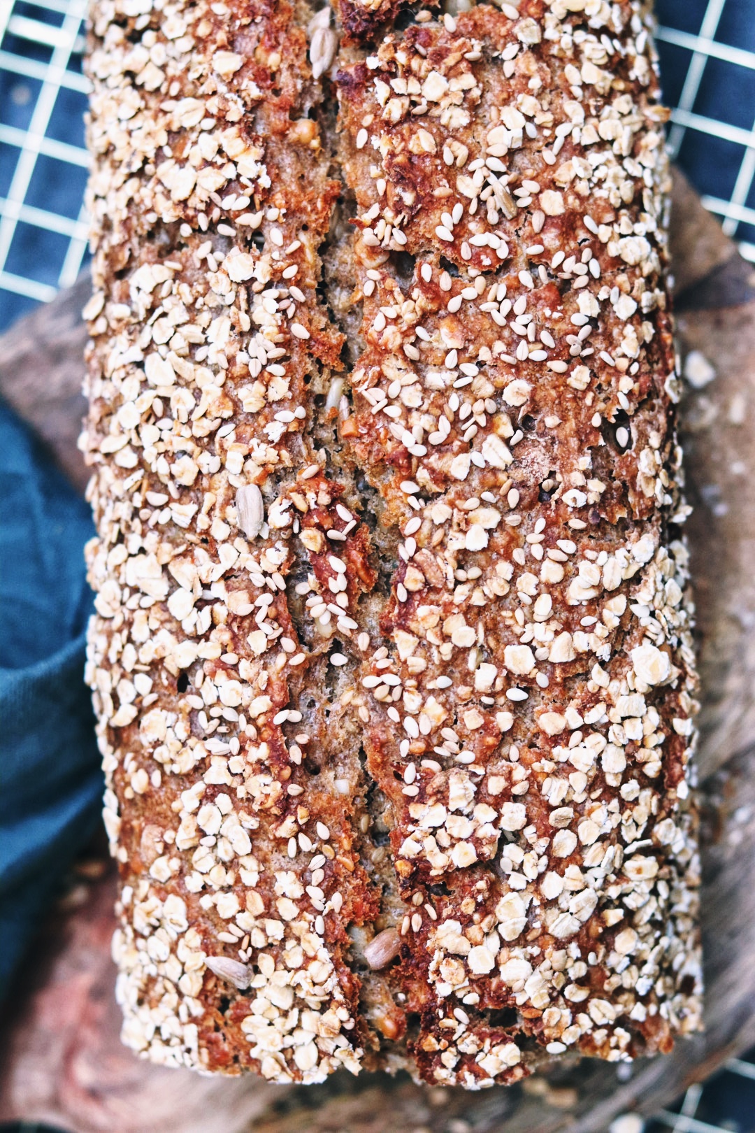 Veganes Sauerteig-Korn-Brot