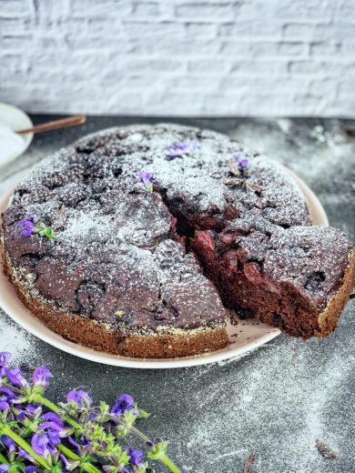 Veganer Schoko-Kirsch-Kuchen